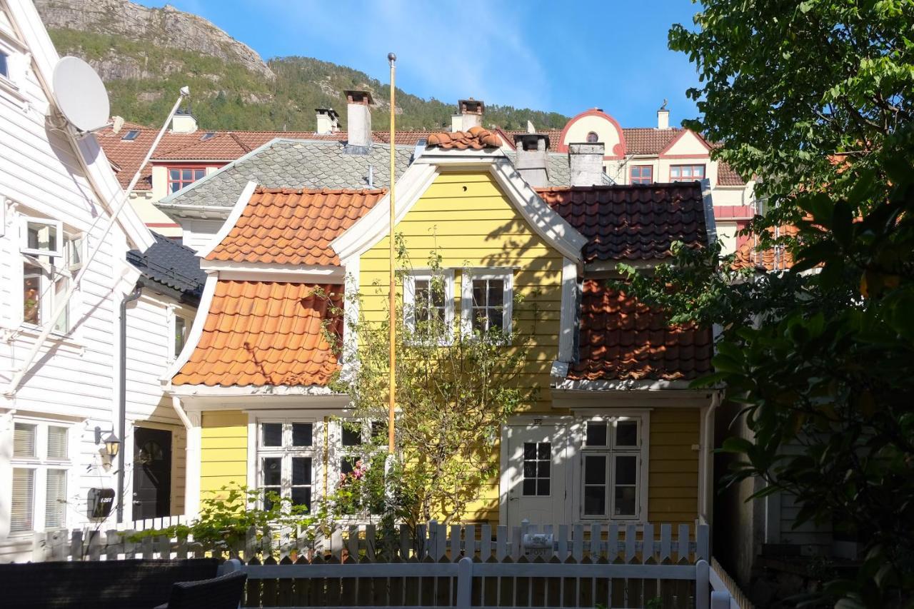 شقة Charming Bergen House, Rare Historic House From 1779, Whole House المظهر الخارجي الصورة